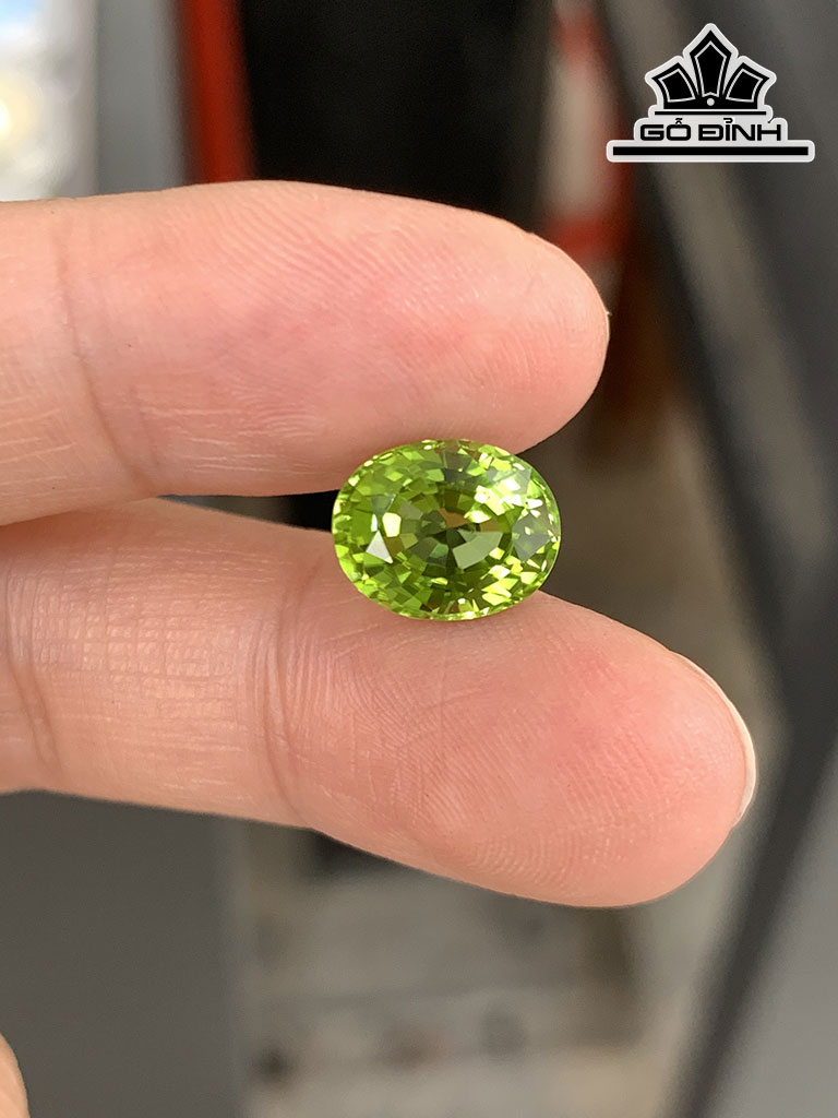 Viên Ngọc Đá Peridot Cao 10,2 Ngang 8 Sâu 6 (mm) 3,6cts