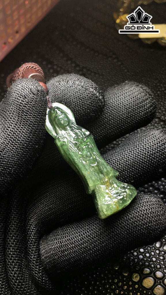Mặt Dây Chuyền Quan Âm Đá Thạch Anh Tóc Xanh Cao 44,4 Ngang 15,7 Sâu 7,8 (mm) 9,9gr