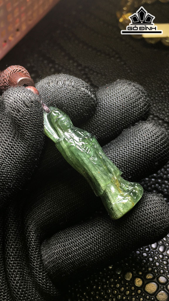 Mặt Dây Chuyền Quan Âm Đá Thạch Anh Tóc Xanh Cao 44,4 Ngang 15,7 Sâu 7,8 (mm) 9,9gr