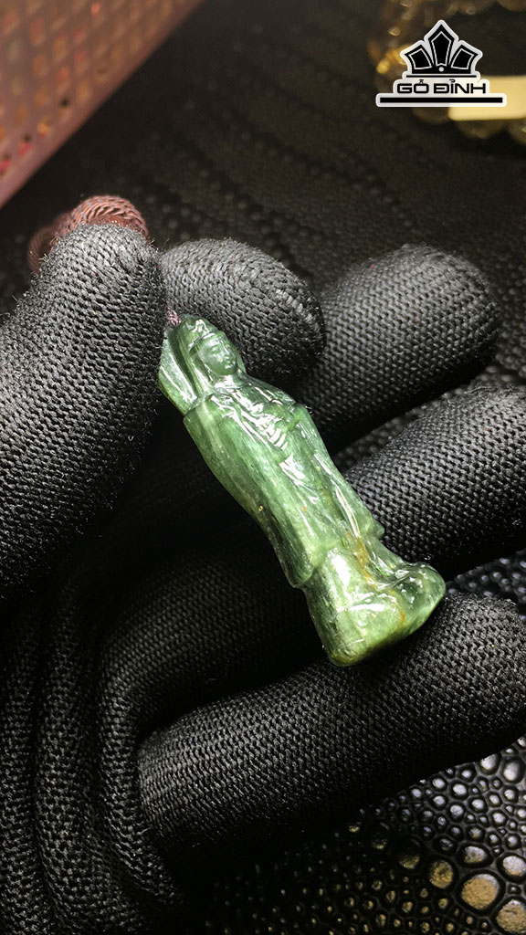 Mặt Dây Chuyền Quan Âm Đá Thạch Anh Tóc Xanh Cao 44,4 Ngang 15,7 Sâu 7,8 (mm) 9,9gr