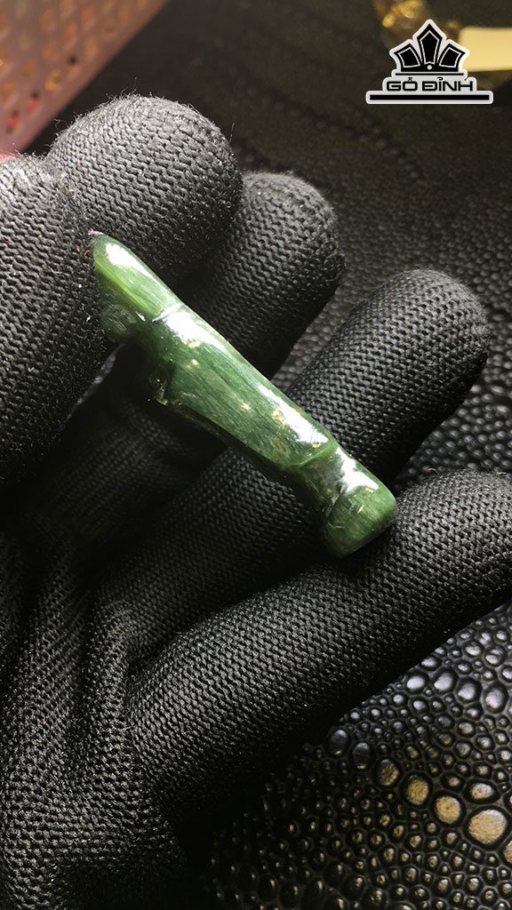 Mặt Dây Chuyền Quan Âm Đá Thạch Anh Tóc Xanh Cao 44,4 Ngang 15,7 Sâu 7,8 (mm) 9,9gr