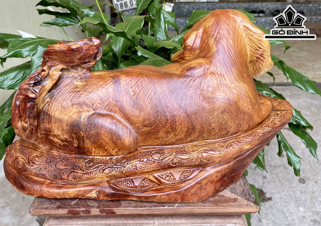 Tượng Chó Gỗ Hương Cao 22 Ngang 44 Sâu 19 (cm)