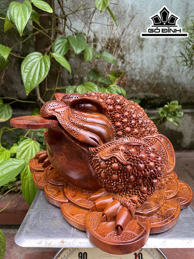 Tượng Cóc Ngậm Tiền Gỗ Hương Cao 22 Ngang 38 Sâu 30 (cm)