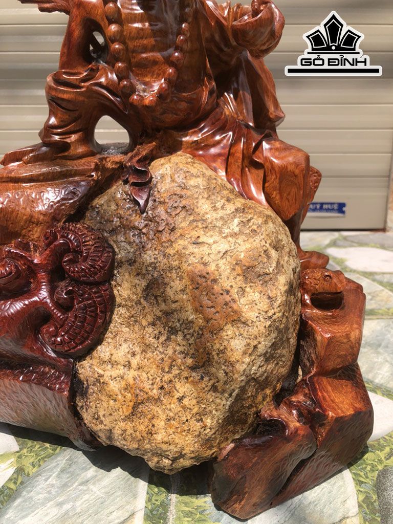 Tượng Tế Công Gỗ Hương Cao 44 Ngang 32 Sâu 34 (cm)