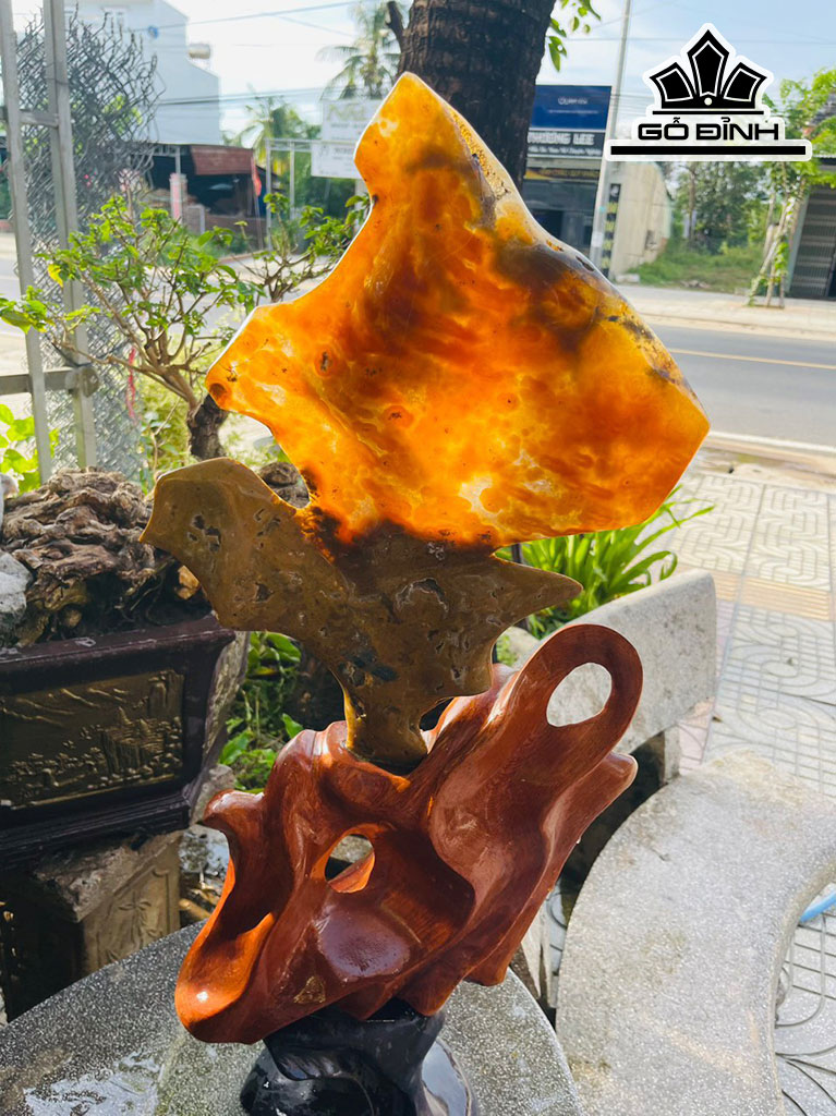 Tác Phẩm Đá Can Thạch Đỏ Cao 66 (cm) 7kg