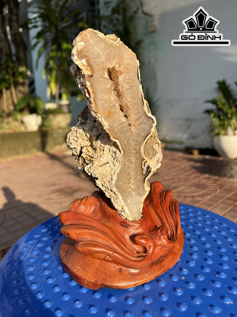 Tinh Thể Đá Mã Não Cao 20 (cm) 850gr