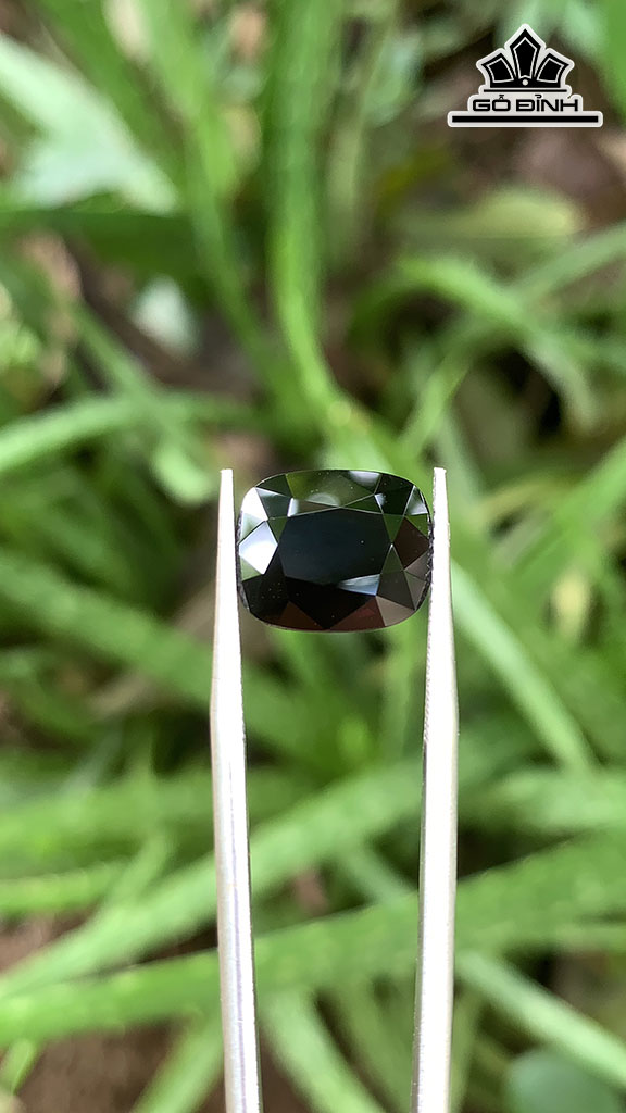 Viên Ngọc Đá Spinel Đen 6,66cts