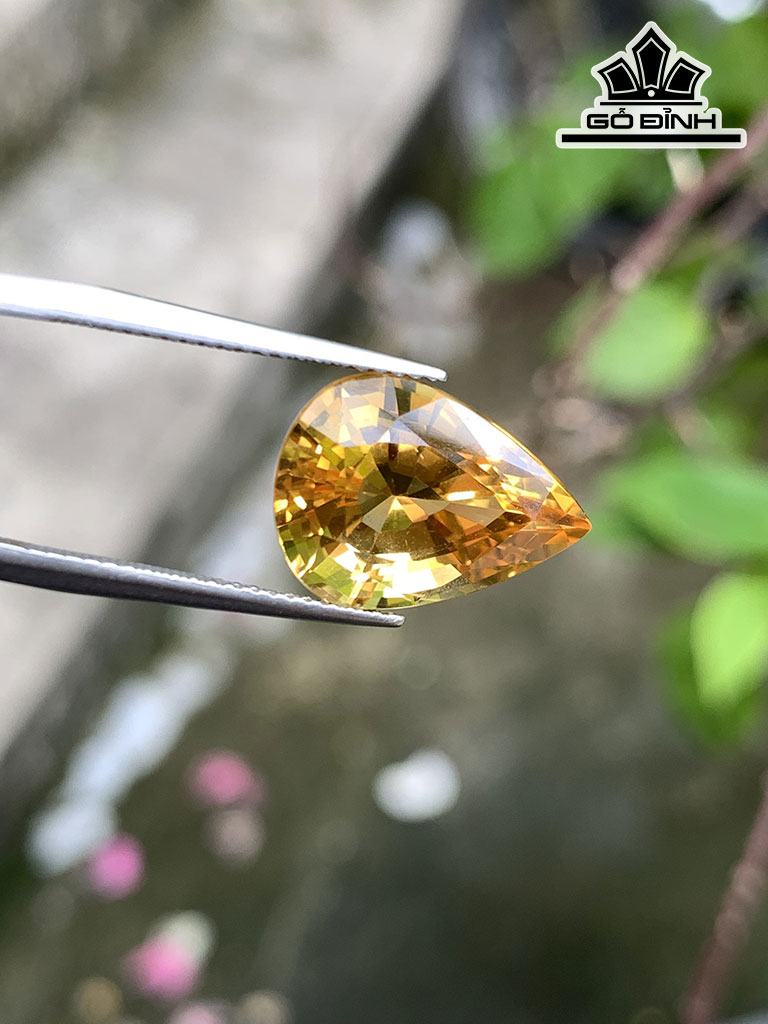 Viên Ngọc Đá Citrine Vàng Cao 15,2 Ngang 11,2 Sâu 8,5 (mm) 7,15cts