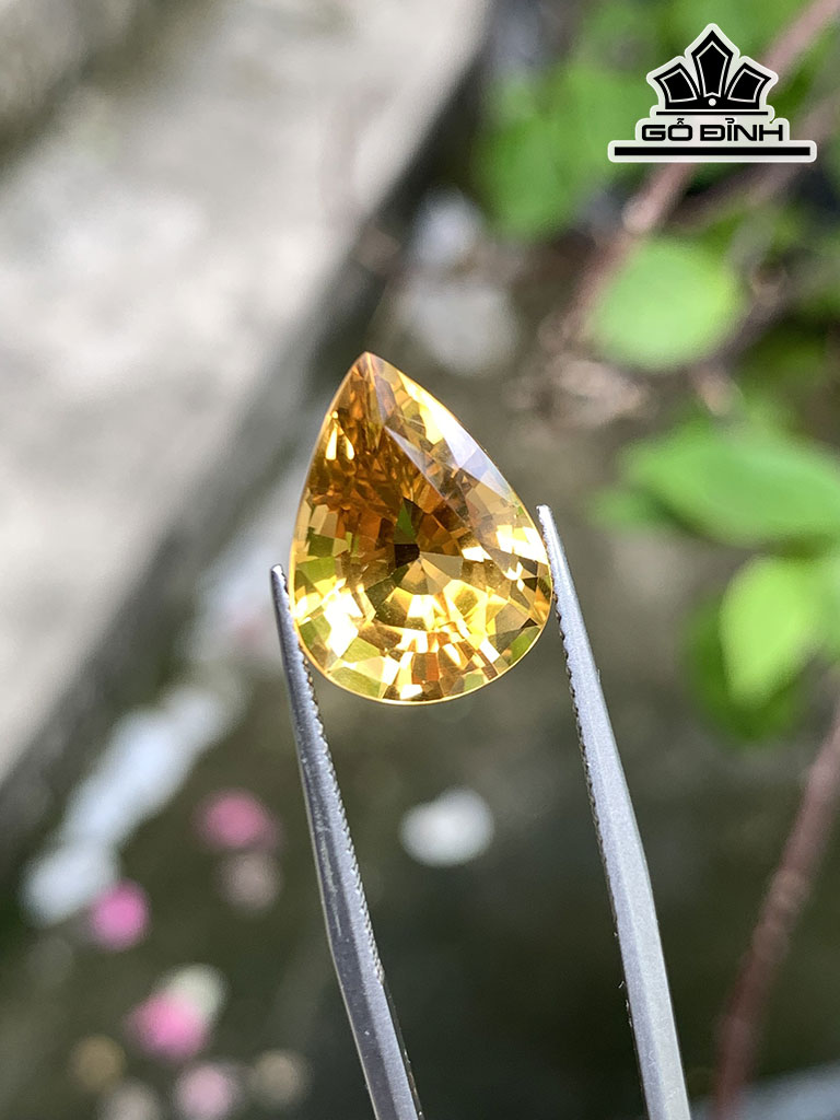 Viên Ngọc Đá Citrine Vàng Cao 15,2 Ngang 11,2 Sâu 8,5 (mm) 7,15cts