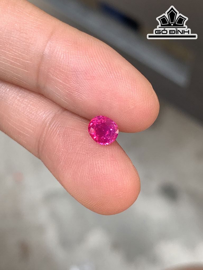 Viên Ngọc Đá Ruby Cao 5,5 Ngang 5 Sâu 3,2 (mm) 0,8cts