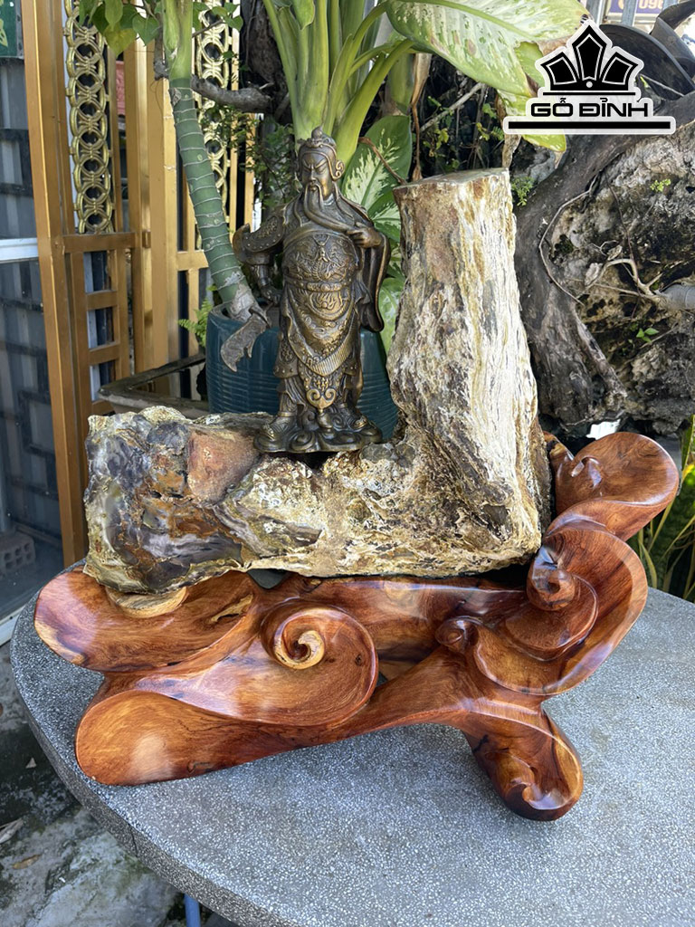 Tác Phẩm Gỗ Hóa Thạch Cao 52 Ngang 40 (cm) 30kg