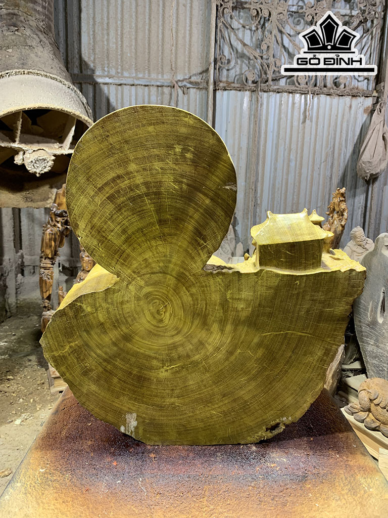 Tượng Nhất Tâm Bái Phật Gỗ Vàng Tâm Cao 58 Ngang 60 Sâu 25 (cm)