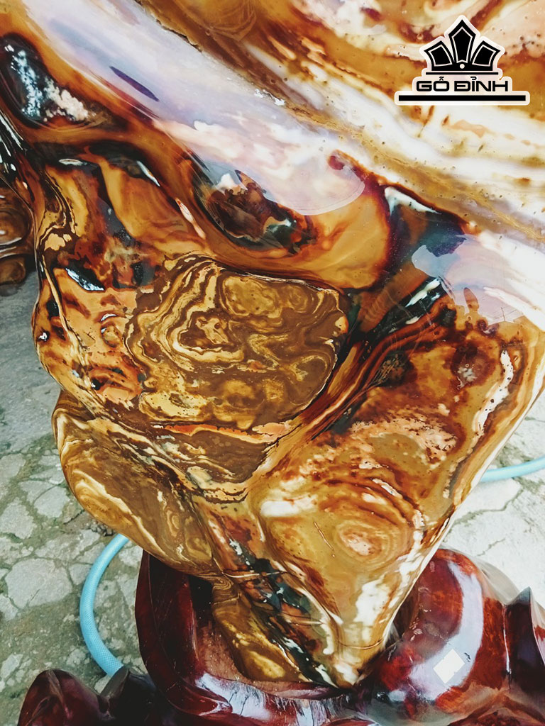 Tác Phẩm Đá Canxedon Cao 127 Ngang 47 (cm) 85kg