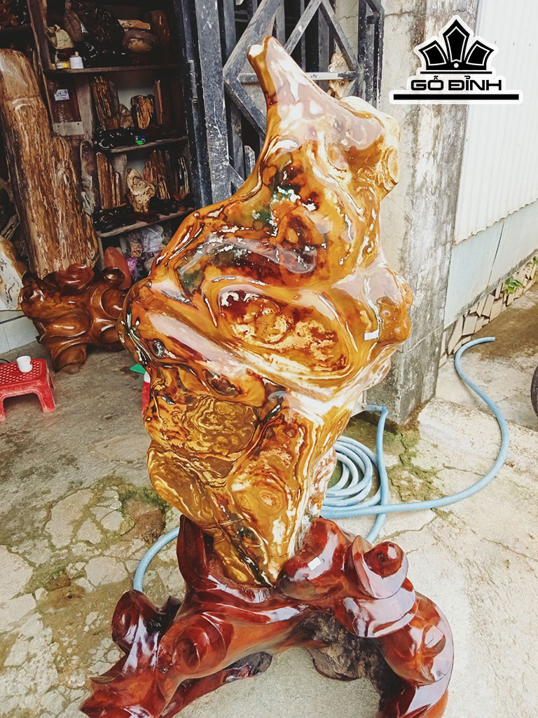 Tác Phẩm Đá Canxedon Cao 127 Ngang 47 (cm) 85kg