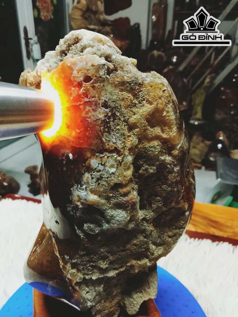 Tác Phẩm Đá Mã Não Cao 29 Ngang 12 (cm) 3,8kg