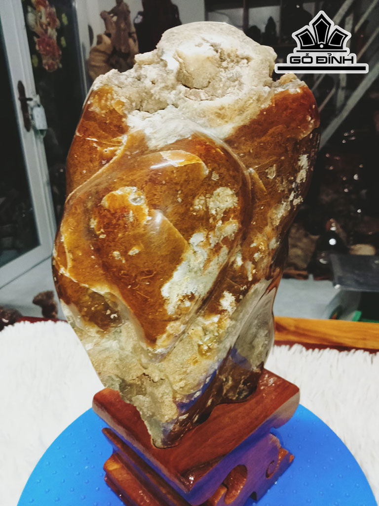 Tác Phẩm Đá Mã Não Cao 29 Ngang 12 (cm) 3,8kg