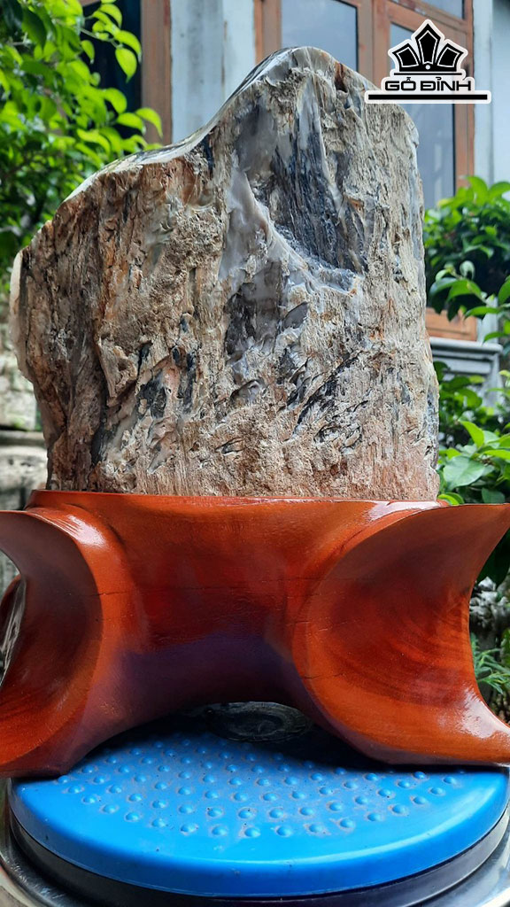 Tác Phẩm Đá Mã Não Cao 33 Ngang 20 (cm) 9kg