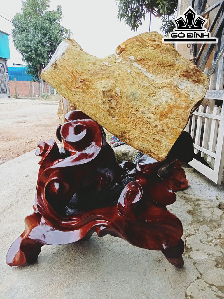 Tác Phẩm Gỗ Hóa Ngọc Cao 87 (cm) 80kg