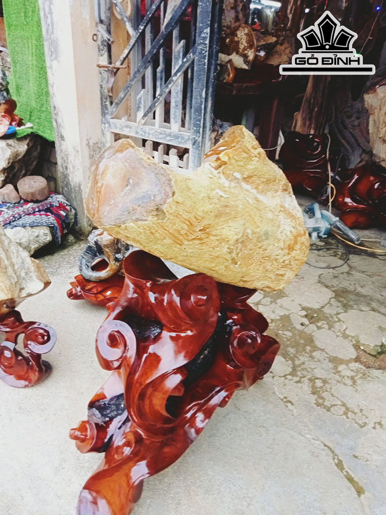 Tác Phẩm Gỗ Hóa Ngọc Cao 87 (cm) 80kg