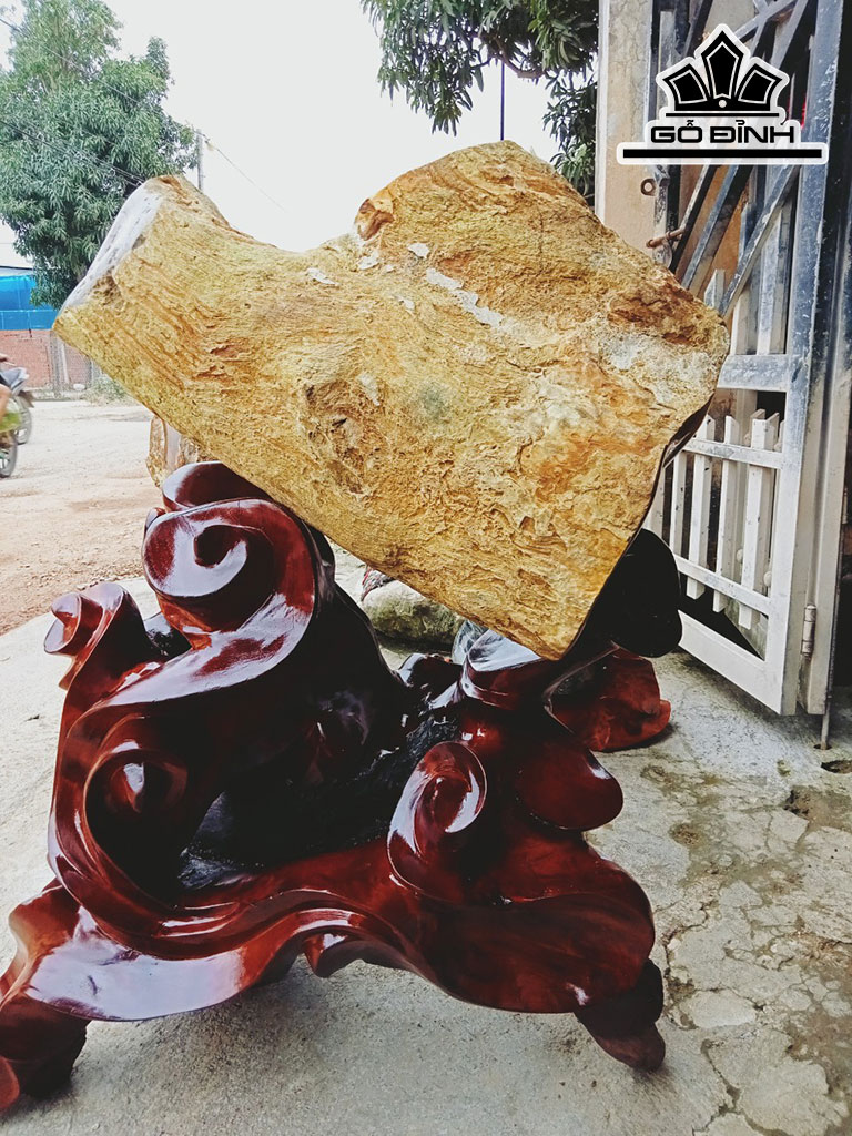 Tác Phẩm Gỗ Hóa Ngọc Cao 87 (cm) 80kg