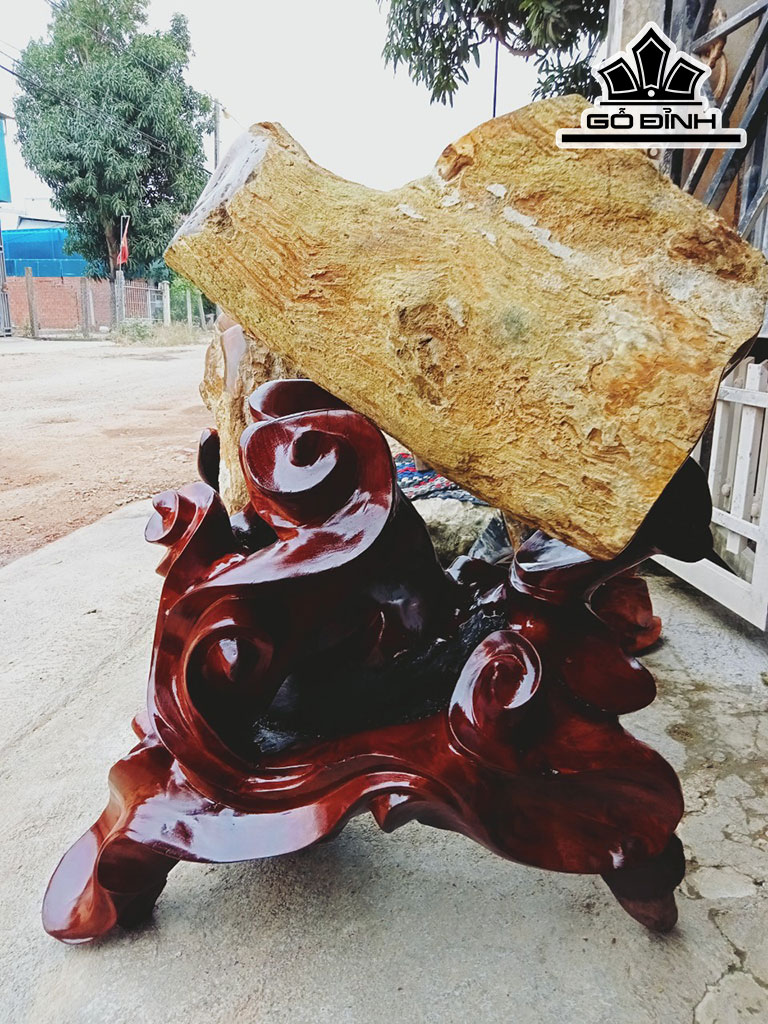 Tác Phẩm Gỗ Hóa Ngọc Cao 87 (cm) 80kg