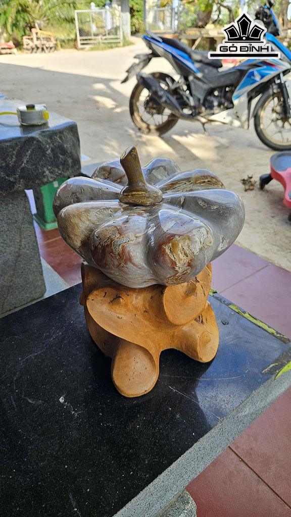 Tác Phẩm Bí Ngô Gỗ Hóa Ngọc Cao 30 Đường Kính 26 (cm) 15kg