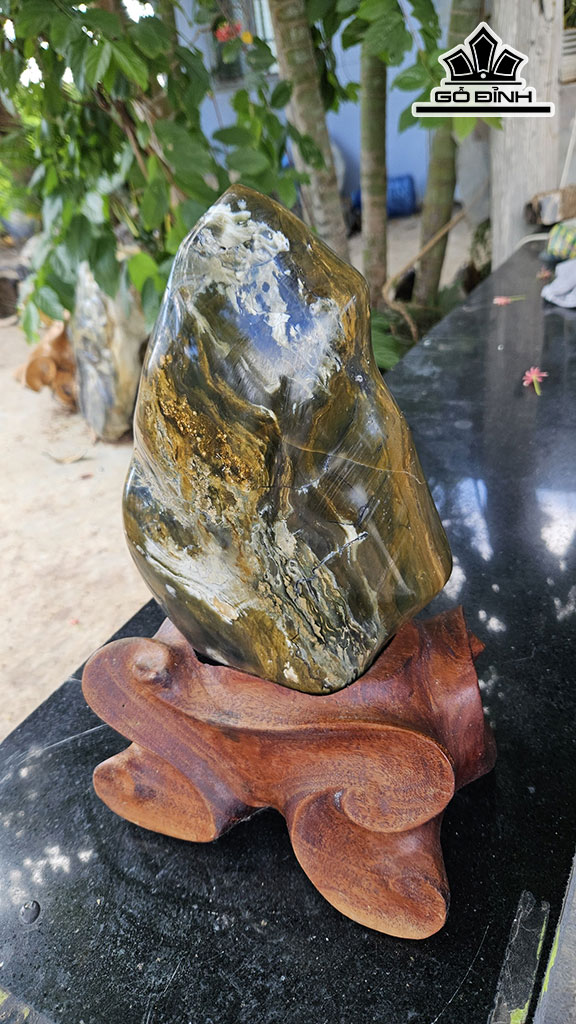 Tác Phẩm Đá Canxedon Cao 38 Ngang 16 (cm) 6kg
