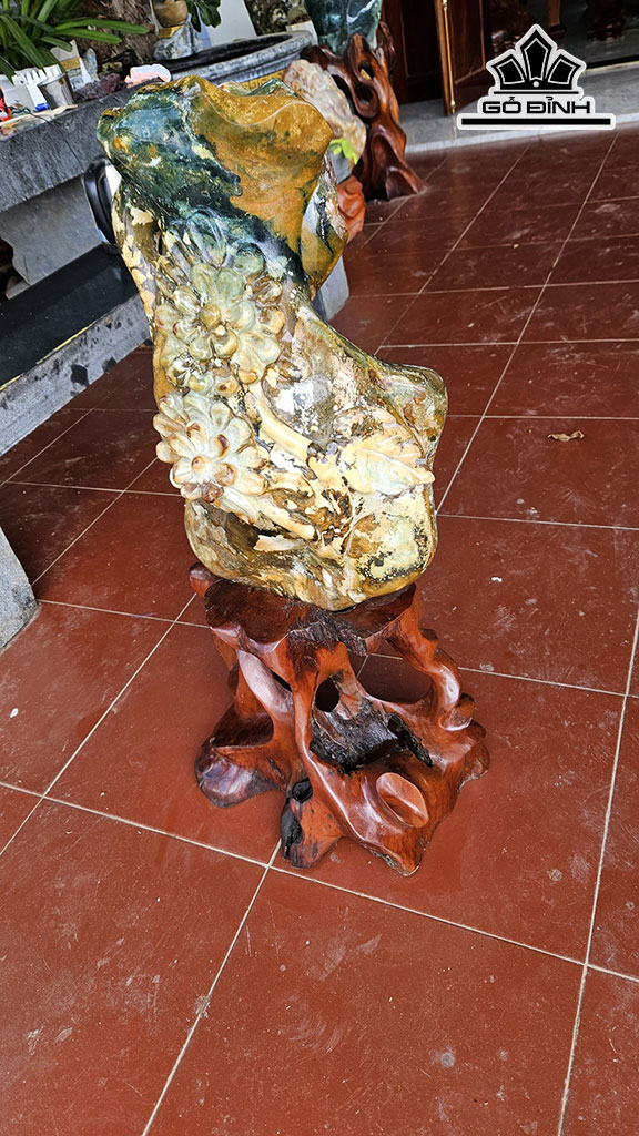 Tác Phẩm Đá Canxedon Cao 86 Ngang 28 (cm) 40kg