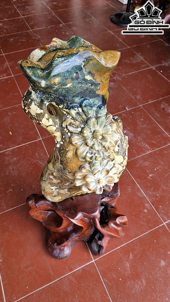Tác Phẩm Đá Canxedon Cao 86 Ngang 28 (cm) 40kg