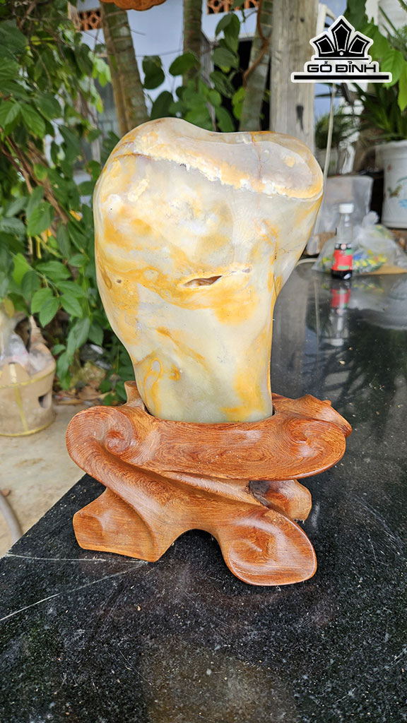 Tác Phẩm Đá Mã Não Cao 33 Ngang 16 (cm) 5kg