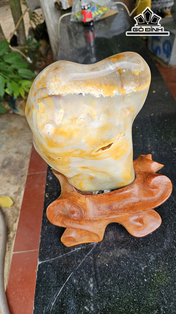 Tác Phẩm Đá Mã Não Cao 33 Ngang 16 (cm) 5kg