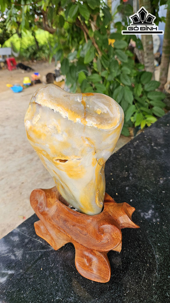 Tác Phẩm Đá Mã Não Cao 33 Ngang 16 (cm) 5kg