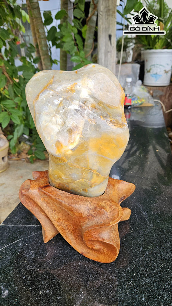 Tác Phẩm Đá Mã Não Cao 33 Ngang 16 (cm) 5kg