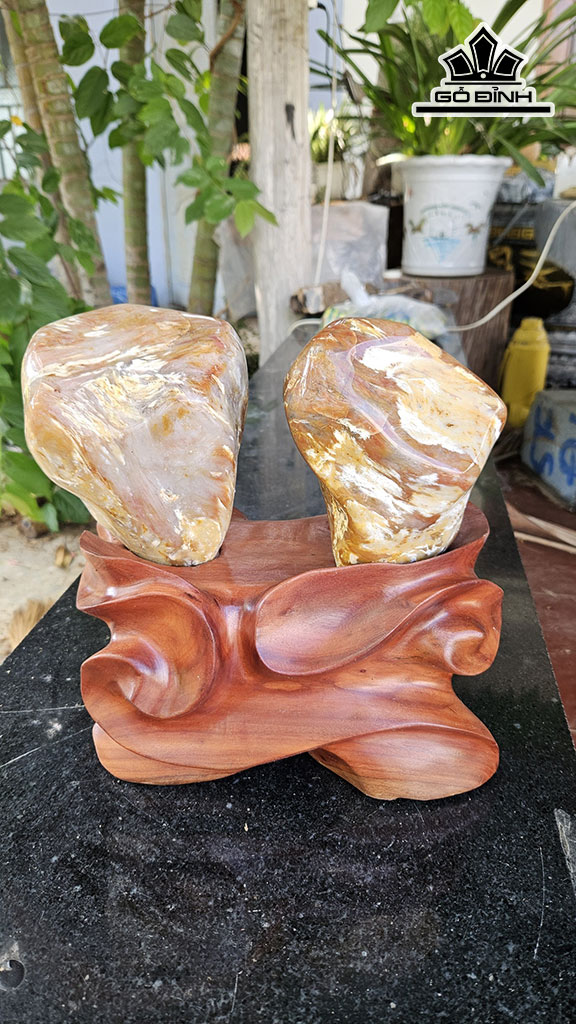 Tác Phẩm Gỗ Hóa Ngọc Cao 26 Ngang 25 (cm) 6kg