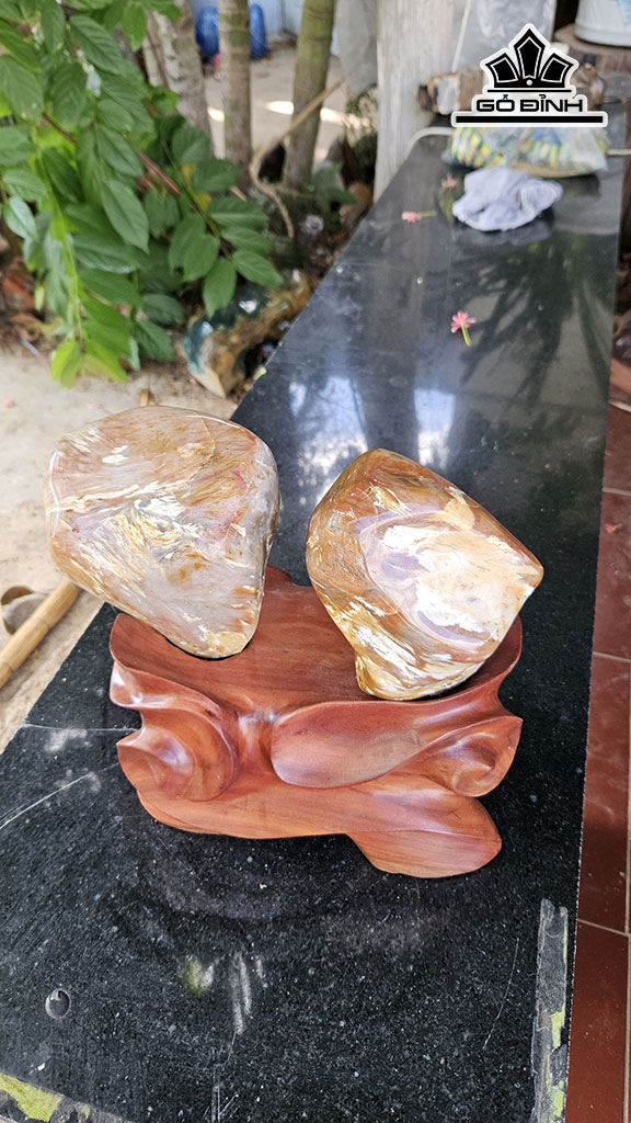 Tác Phẩm Gỗ Hóa Ngọc Cao 26 Ngang 25 (cm) 6kg