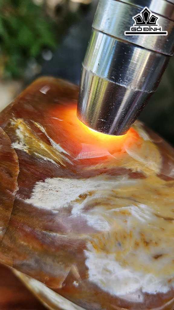 Tác Phẩm Gỗ Hóa Ngọc Cao 26 Ngang 25 (cm) 6kg