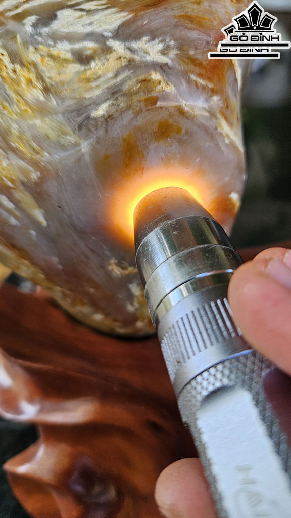 Tác Phẩm Gỗ Hóa Ngọc Cao 26 Ngang 25 (cm) 6kg