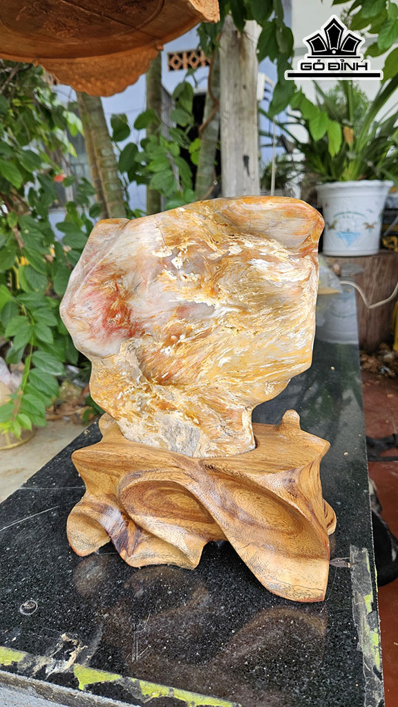 Tác Phẩm Gỗ Hóa Ngọc Cao 32 Ngang 20 (cm) 6,8kg