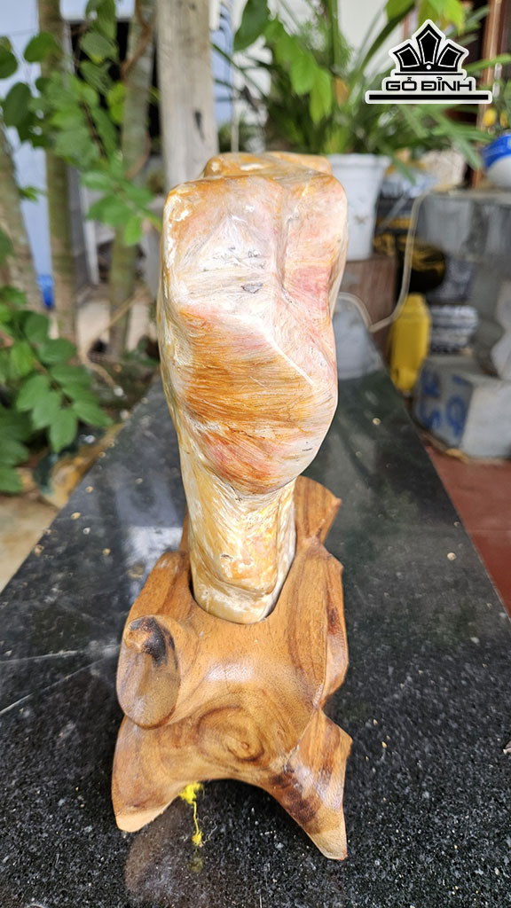 Tác Phẩm Gỗ Hóa Ngọc Cao 32 Ngang 20 (cm) 6,8kg