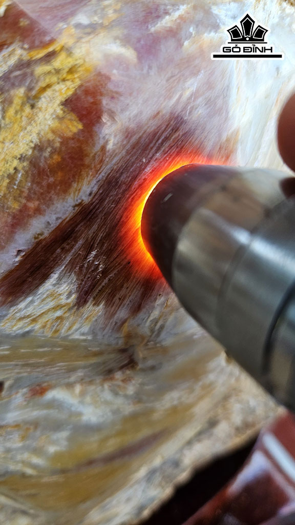 Tác Phẩm Gỗ Hóa Ngọc Cao 32 Ngang 20 (cm) 6,8kg