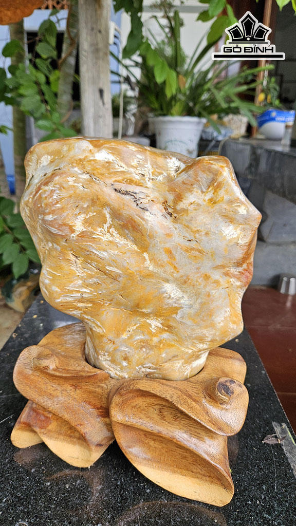 Tác Phẩm Gỗ Hóa Ngọc Cao 32 Ngang 20 (cm) 6,8kg