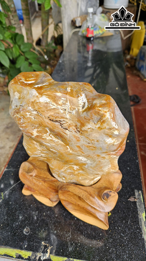 Tác Phẩm Gỗ Hóa Ngọc Cao 32 Ngang 20 (cm) 6,8kg