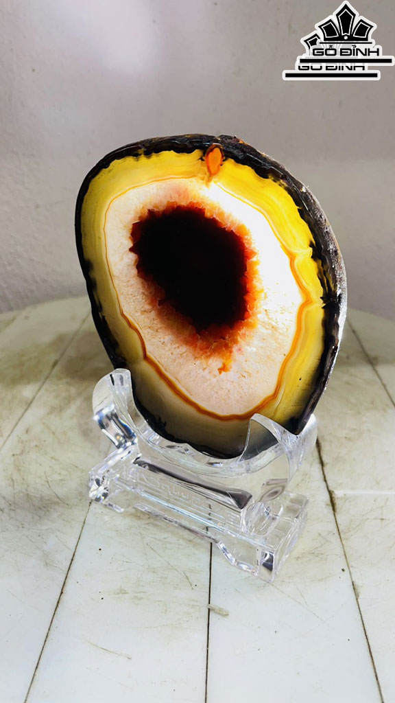 Tác Phẩm Đá Mã Não Cao 14 Rộng 10 (cm) 0,3kg