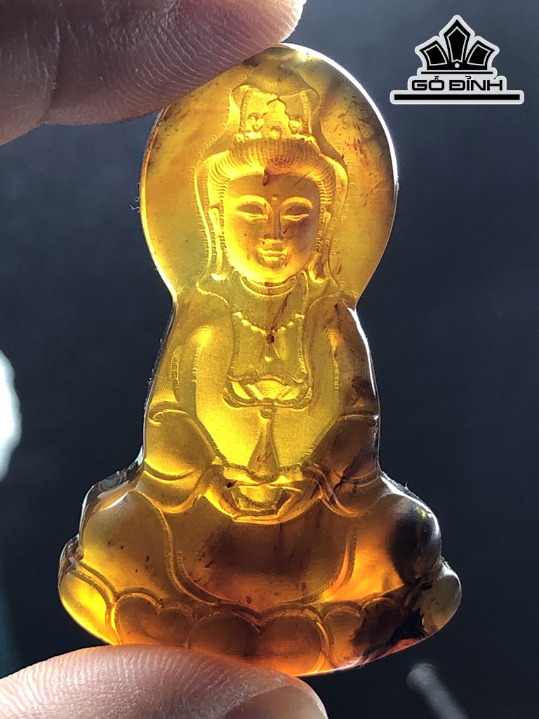 Mặt Dây Chuyền Quan Âm Đá Hổ Phách Cao 49,6 Ngang 31,6 Sâu 11,3 (mm) 8,9gr