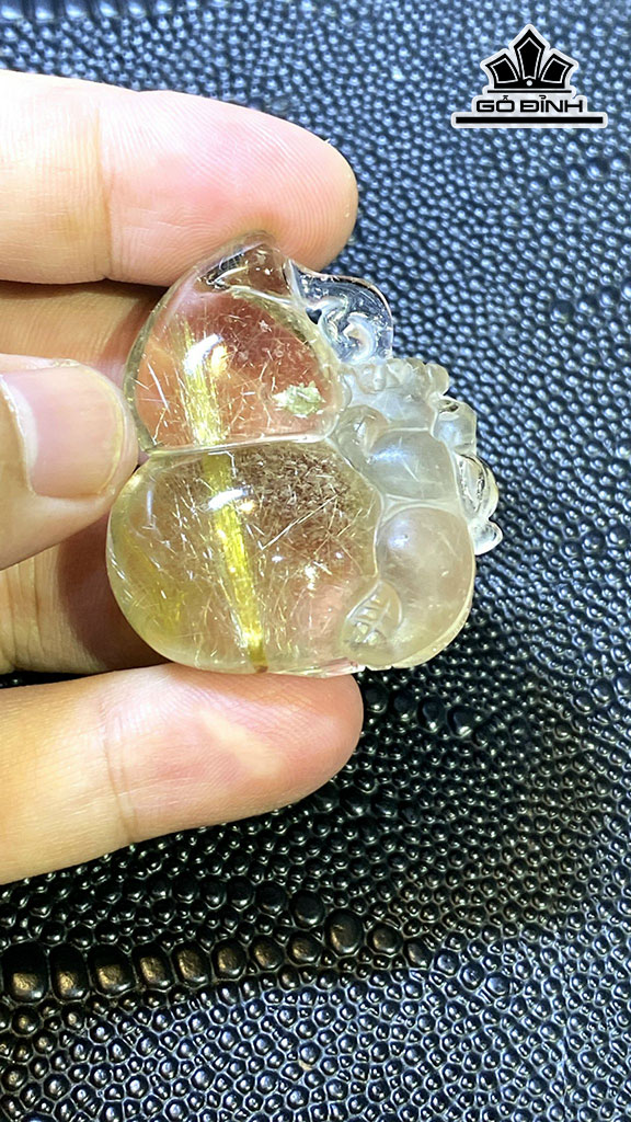 Mặt Dây Chuyền Tỳ Hưu Ôm Hồ Lô Đá Thạch Anh Tóc Vàng Cao 41 Ngang 36 Sâu 16,8 (mm) 29gr