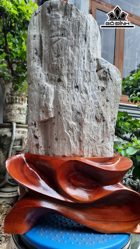 Tác Phẩm Gỗ Hóa Ngọc Cao 46 Ngang 20 (cm) 12,5kg