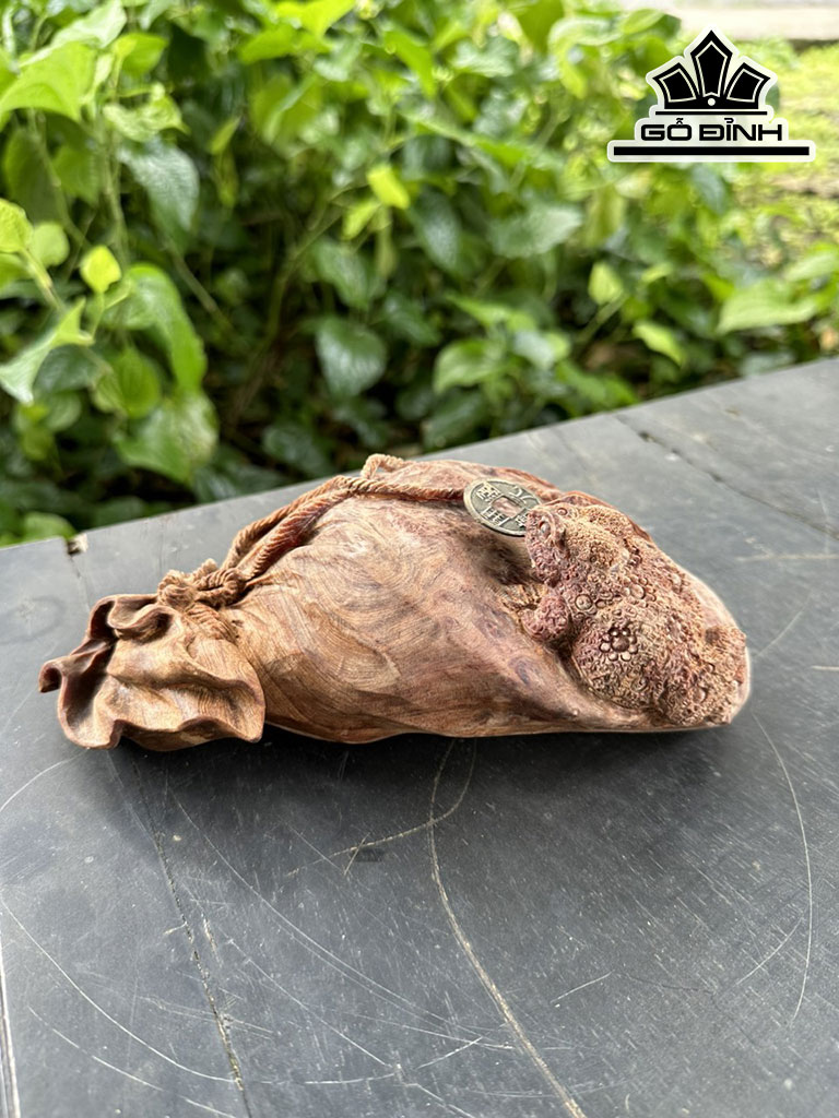 Tượng Cóc Ngậm Tiền Gỗ Nu Ngọc Am Cao 8 Ngang 22 Sâu 11 (cm)