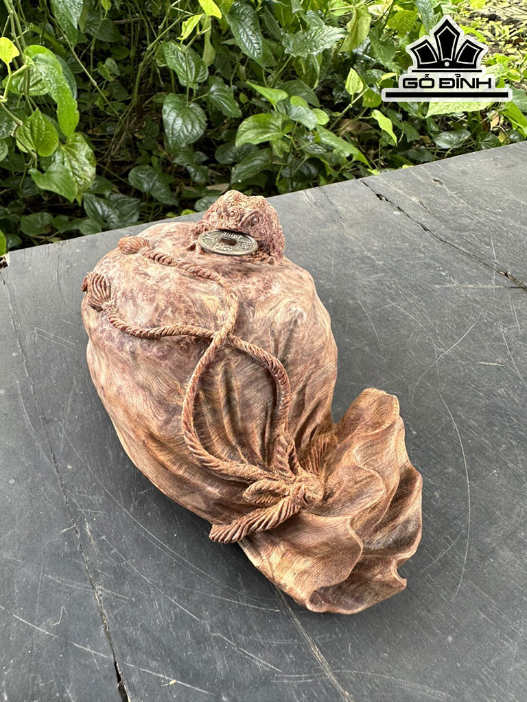 Tượng Cóc Ngậm Tiền Gỗ Nu Ngọc Am Cao 8 Ngang 22 Sâu 11 (cm)