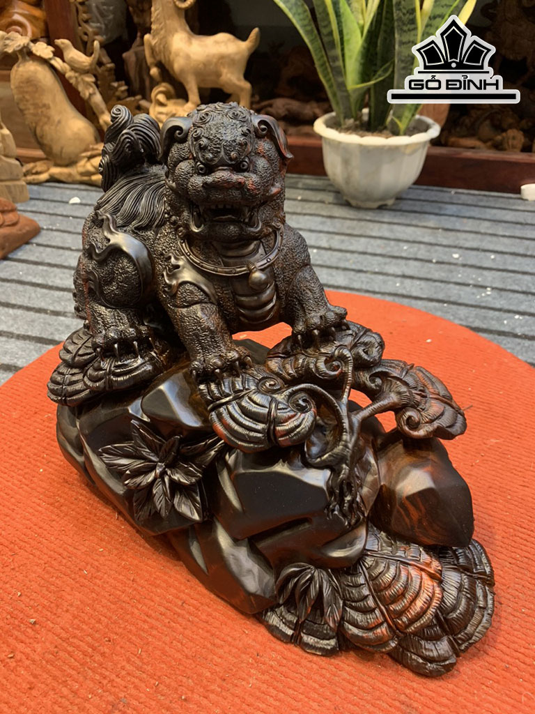 Tượng Lân Sư Gỗ Trắc Cao 22 Ngang 30 Sâu 15 (cm)