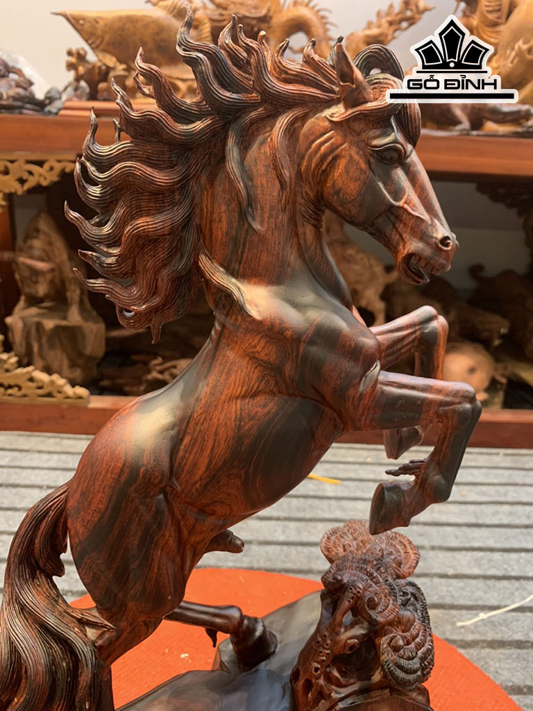 Tượng Ngựa Phong Thủy (Nhất Mã Phi Thiên) Gỗ Trắc Cao 48 Ngang 27 Sâu 13 (cm)